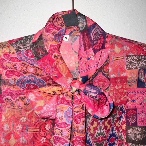 Multi-color blouse with bow 🎀 - Picture 3 of 4